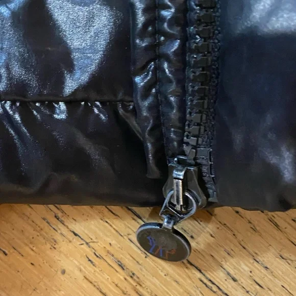 Moncler black jacket. 2 front pockets. Littler pocket on one sleeve with logo. - Picture 4 of 10